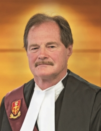 L’honorable B. Richard Bell